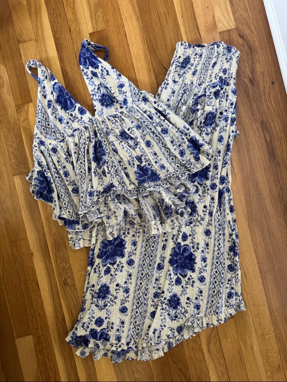 Worn once Urban Outfitters Blue and Cream Halter Floral Maxi Jumpsuit - Picture 4 of 4